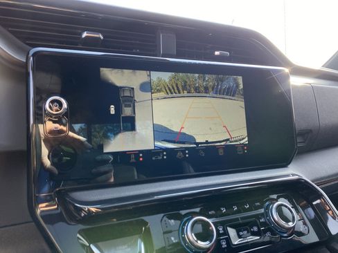 Used 2024 GMC Sierra 1500 AT4 w/ AT4 Premium Package image 33