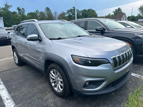 Used 2019 Jeep Cherokee Latitude w/ Popular Appearance Group FWD image 3