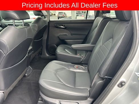 Used 2021 Toyota Highlander XLE FWD image 14