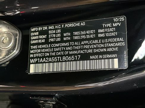 Certified 2026 Porsche Macan AWD/4WD image 43