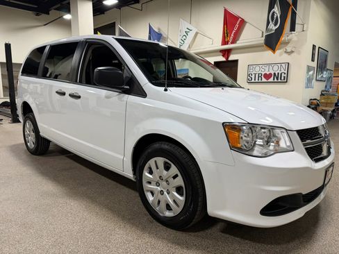 Used 2019 Dodge Grand Caravan SE FWD image 14