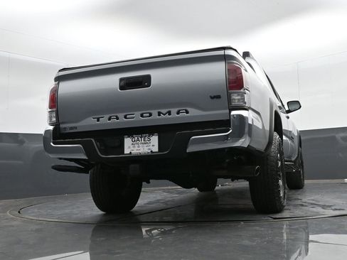 Used 2022 Toyota Tacoma TRD Off-Road image 31