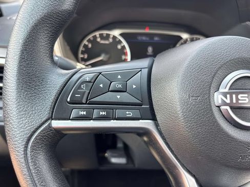 Used 2024 Nissan Altima 2.5 SV FWD image 25