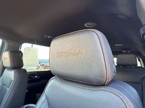 Used 2022 Chevrolet Suburban High Country image 11