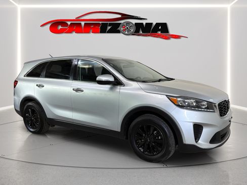 Used 2019 Kia Sorento FWD V6 image 2