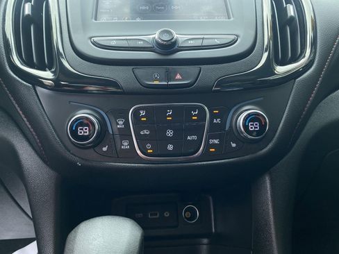 Used 2022 Chevrolet Equinox RS image 3