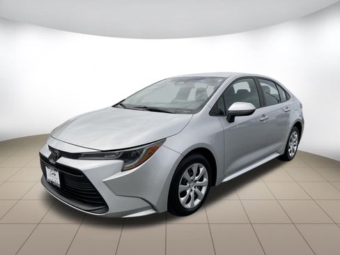 Used 2024 Toyota Corolla LE FWD image 4