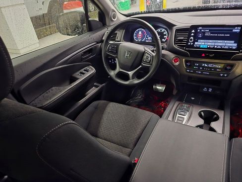 Used 2025 Honda Ridgeline Sport image 40