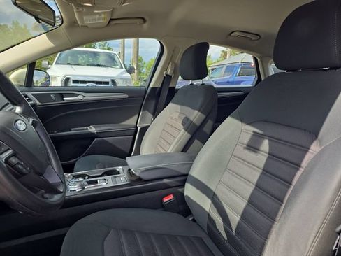 Certified 2018 Ford Fusion SE w/ Fusion SE Technology Package FWD image 5
