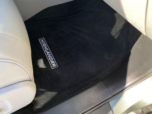 Used 2019 Toyota Highlander XLE image 14