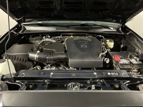 Used 2016 Toyota Tacoma TRD Sport w/ Towing Package image 7