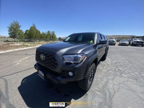 Used 2022 Toyota Tacoma TRD Off-Road w/ TRD Premium Off Road Package AWD/4WD image 1