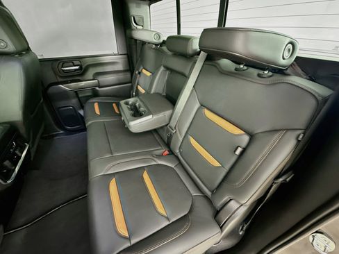 Used 2020 GMC Sierra 2500 AT4 w/ AT4 Premium Package AWD/4WD image 32