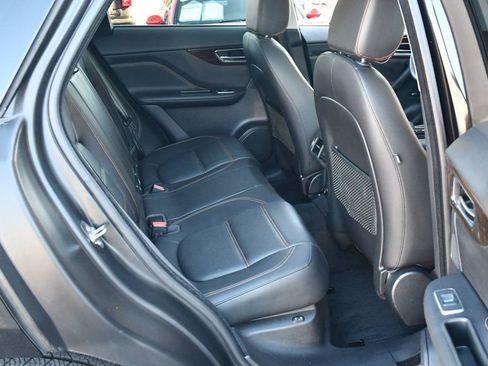 Used 2018 Jaguar F-PACE Prestige image 19