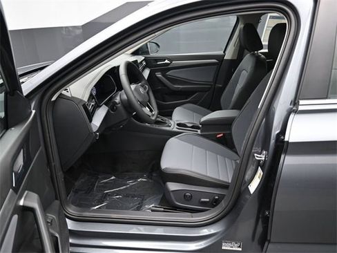 New 2026 Volkswagen Jetta SE image 9