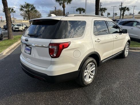 Used 2017 Ford Explorer XLT image 6