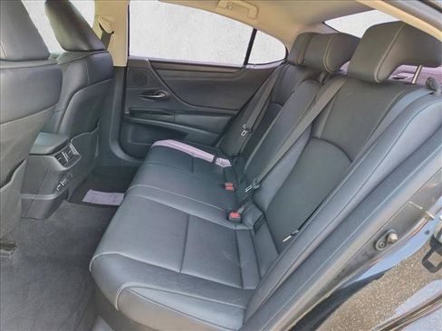 Used 2025 Lexus ES 300h w/ Premium Package FWD image 19