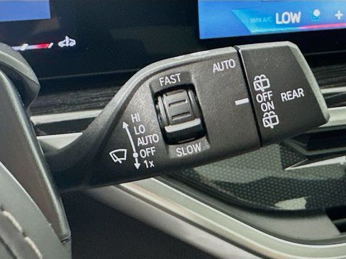New 2026 BMW X5 xDrive40i w/ M Sport Package AWD/4WD image 21