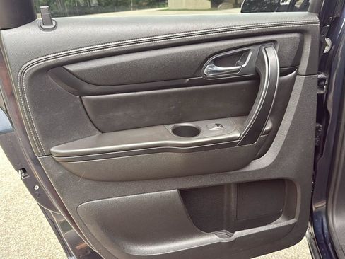 Used 2016 Chevrolet Traverse LT w/ Style and Technology Package FWD image 17