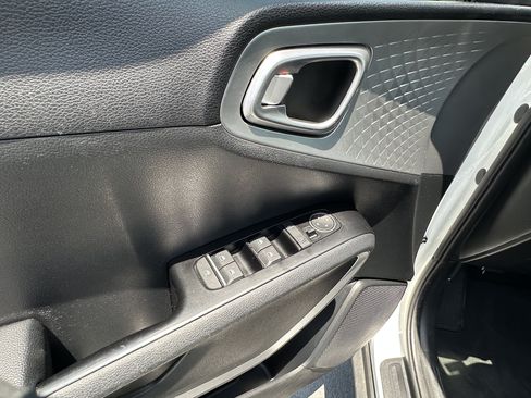 Certified 2023 Kia Soul LX w/ LX Technology Package FWD image 22