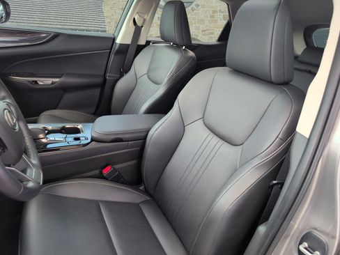 Certified 2025 Lexus NX 250 FWD w/ Accessory Package (Z1) image 5