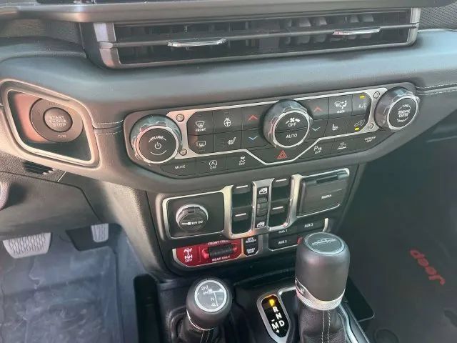 Used 2025 Jeep Gladiator Rubicon w/ Safety Group AWD/4WD image 34