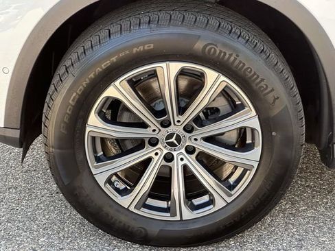 Used 2025 Mercedes-Benz GLC 300 4MATIC image 11