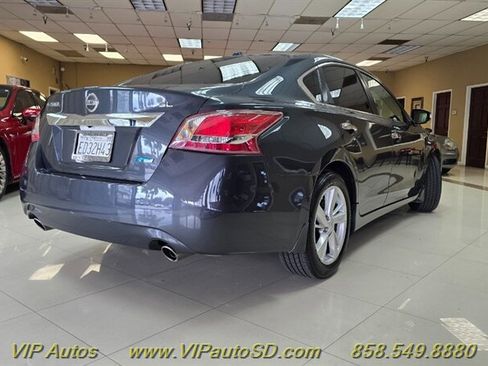 Used 2013 Nissan Altima 2.5 SL w/ Technology Pkg image 4
