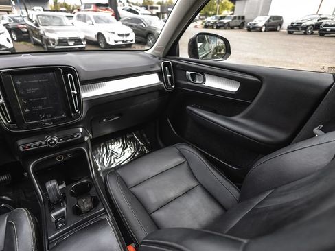 Used 2019 Volvo XC40 T5 Momentum AWD/4WD image 20