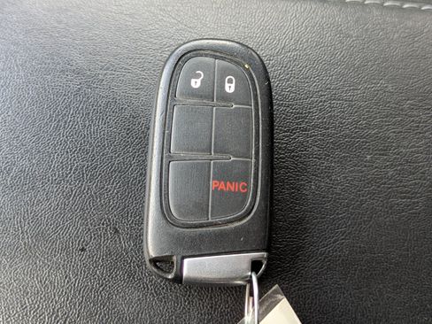 Used 2019 Jeep Cherokee Latitude Plus FWD image 31