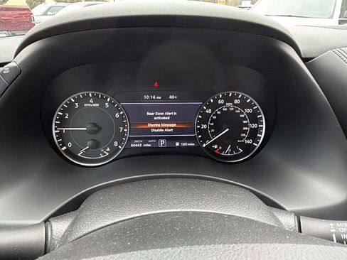 Used 2022 Nissan Armada SV w/ SV Appearance Package image 31