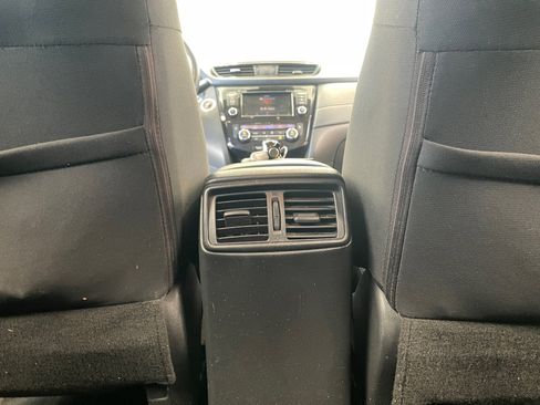 Used 2020 Nissan Rogue SV AWD/4WD image 30