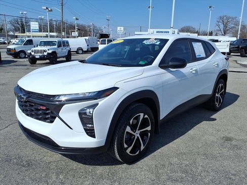 Used 2024 Chevrolet Trax RS w/ Driver Confidence Package image 8