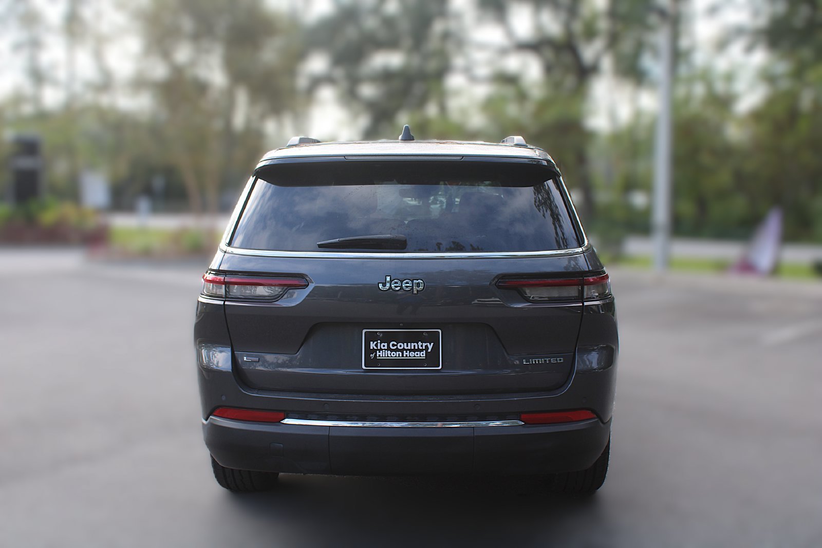 Used 2022 Jeep Grand Cherokee L Limited RWD image 8