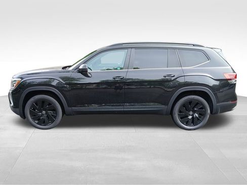 New 2025 Volkswagen Atlas SE image 2