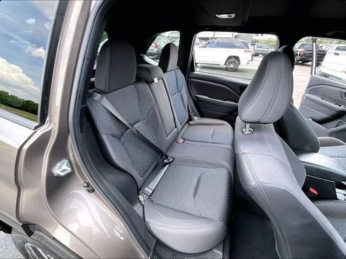Used 2025 Subaru Forester Premium AWD/4WD image 26