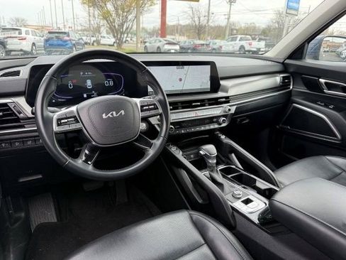 Used 2025 Kia Telluride S FWD image 17