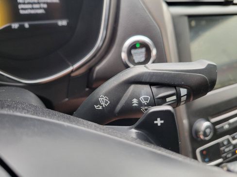 Used 2017 Ford Fusion SE w/ Fusion SE Technology Package FWD image 18
