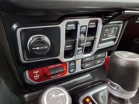 Used 2024 Jeep Wrangler Unlimited Rubicon AWD/4WD image 10