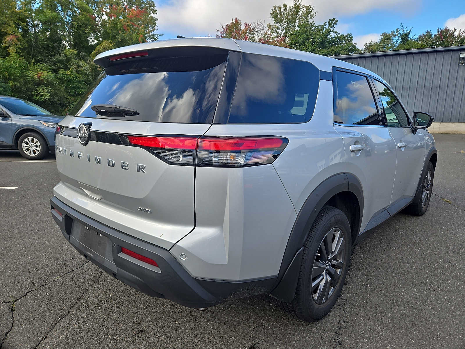 Used 2024 Nissan Pathfinder S AWD/4WD image 4
