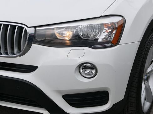 Used 2017 BMW X3 sDrive28i RWD image 9