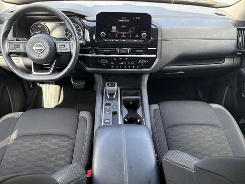 Certified 2025 Nissan Pathfinder SV w/ SV Premium Package FWD image 3