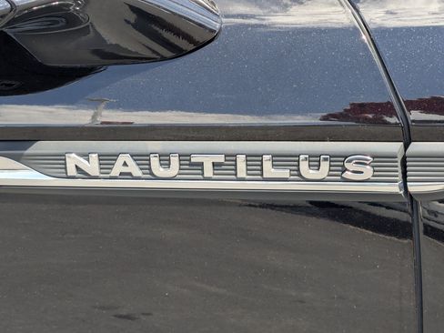 Used 2023 Lincoln Nautilus AWD w/ Premium Package image 12