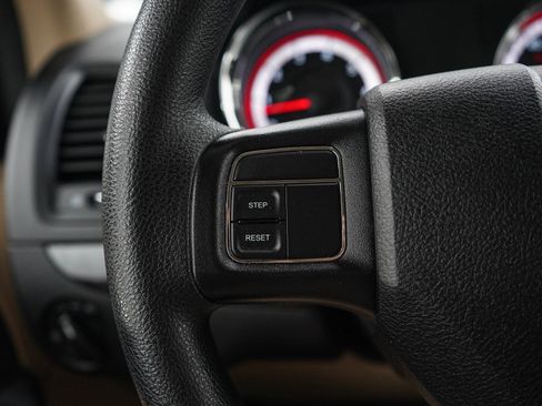 Used 2015 Dodge Grand Caravan SXT FWD image 28
