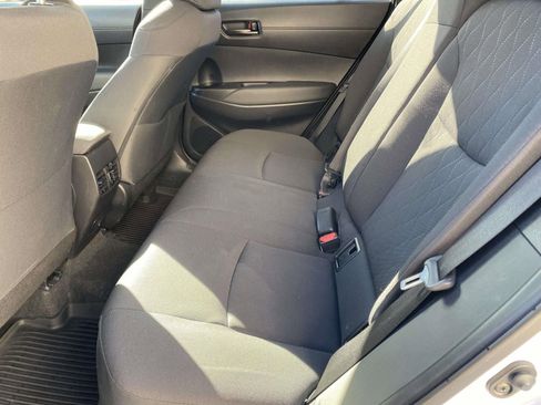 Used 2025 Toyota Corolla Cross LE FWD image 11