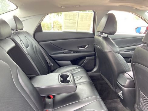 Used 2025 Hyundai Elantra Limited FWD image 21