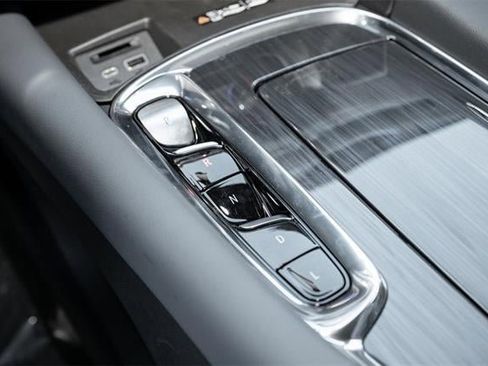 Used 2023 Buick Enclave Essence w/ LPO, Touring Package image 33