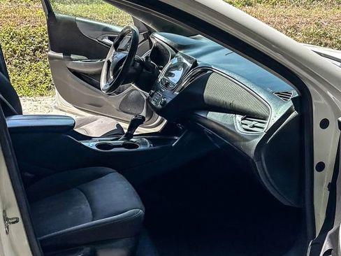 Used 2020 Chevrolet Malibu LT FWD image 15
