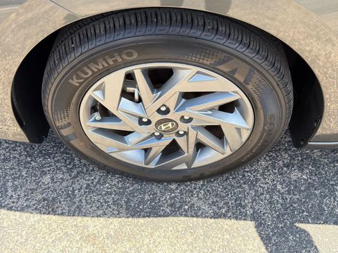 Used 2024 Hyundai Elantra SEL FWD image 9