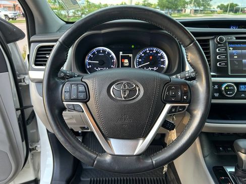 Used 2018 Toyota Highlander Plus AWD/4WD image 22